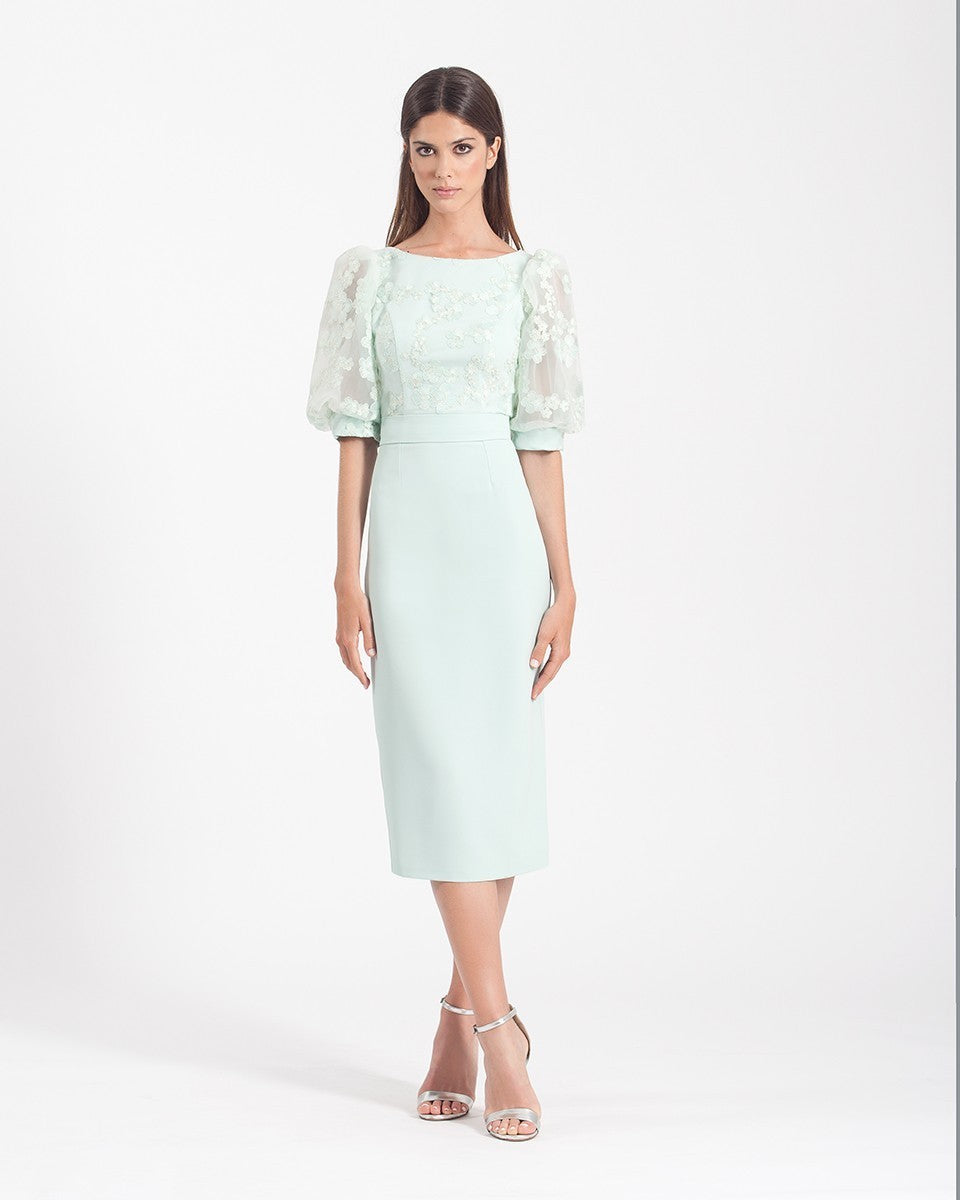 Vestido midi recto de tul con flores y manga abullonada