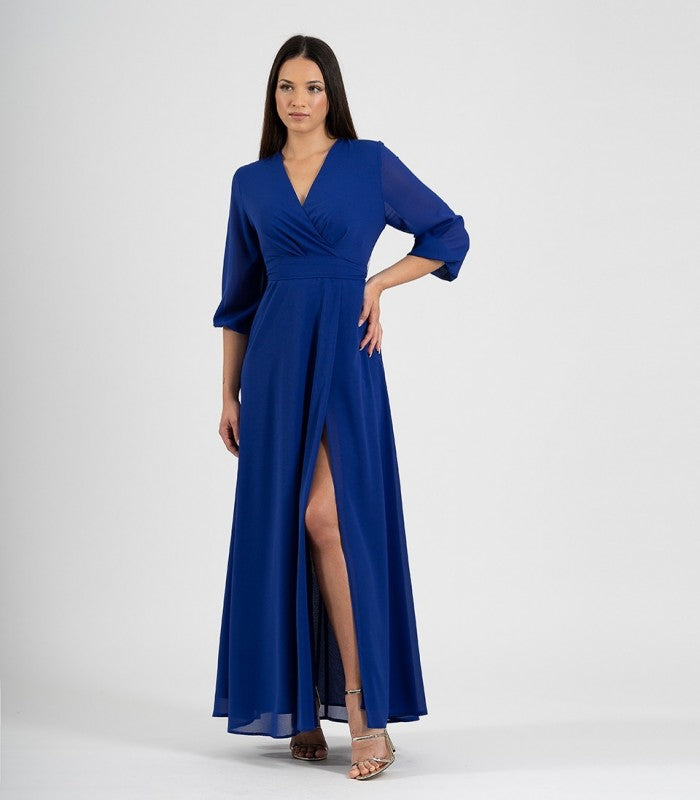 Vestido largo de crepé y gasa con manga francesa y abertura lateral