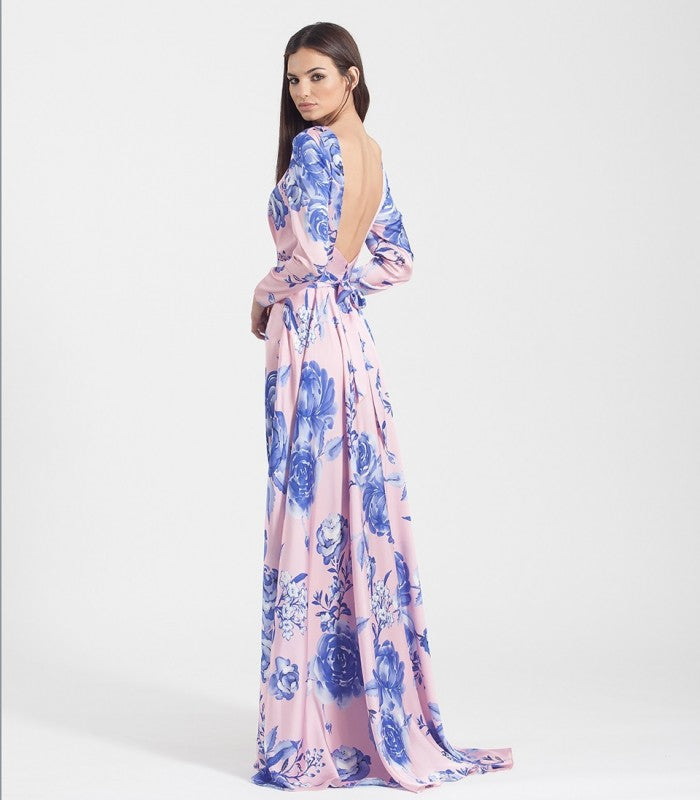 Vestido largo asimétrico de raso con cola y espalda abierta