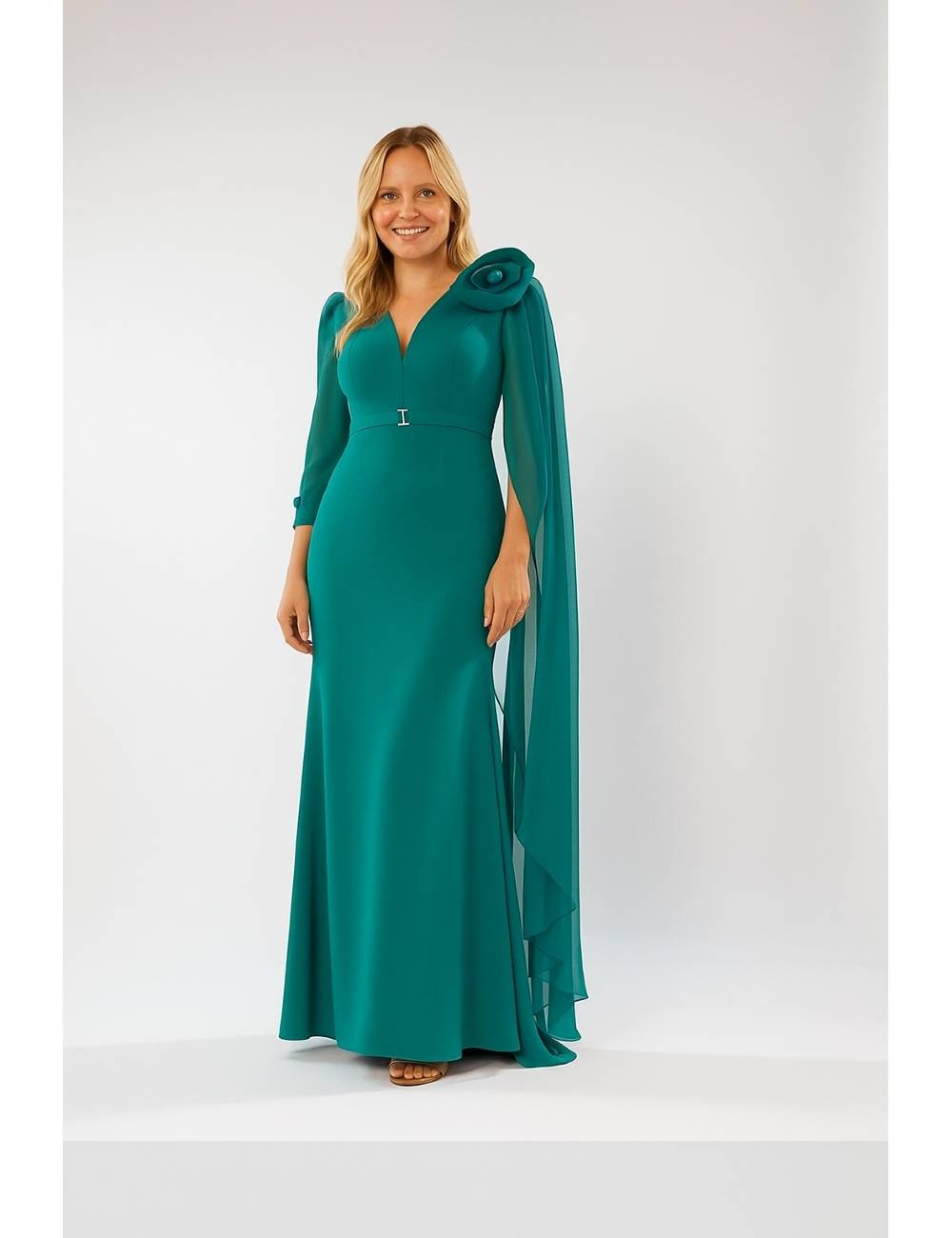 Vestido largo corte sirena de escote en pico y capa de gasa