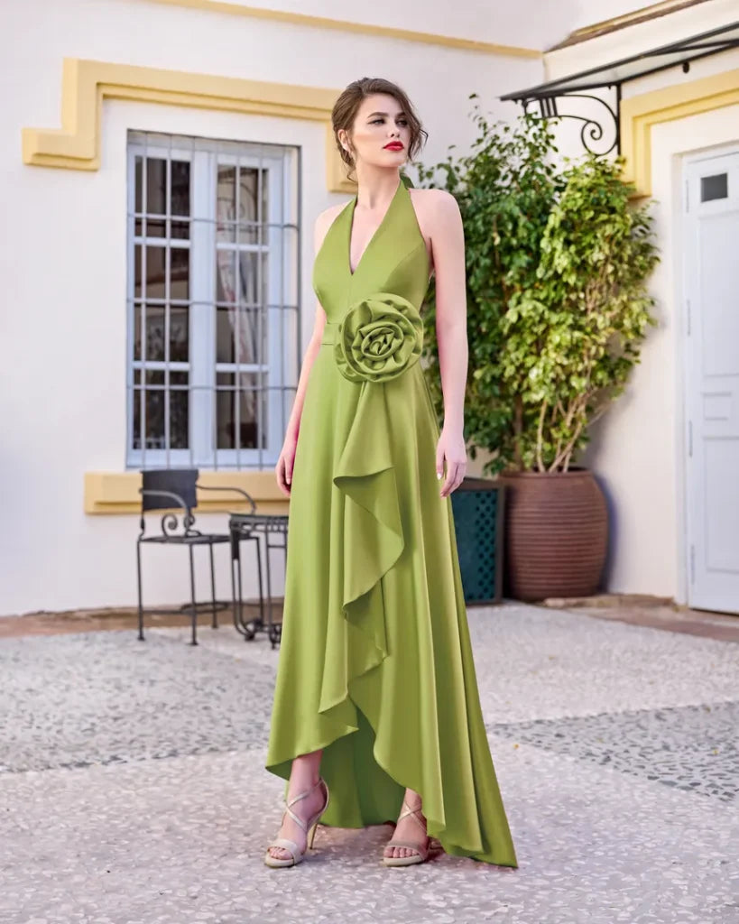 Vestido largo con detalle flor en la cintura y espalada descubierta