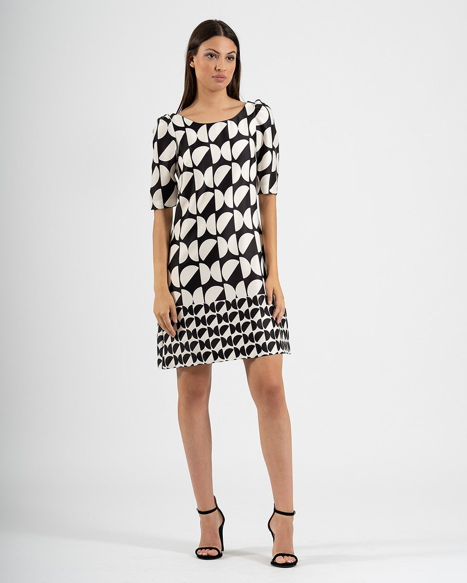 Short straight flared printed dress with a round neckline and 3/4 sleeves