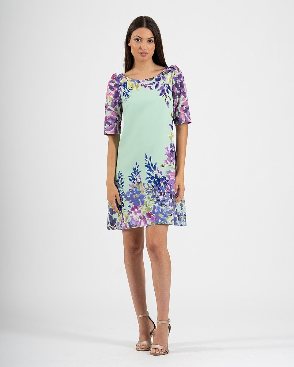 Short straight-cut printed A-line dress with round neckline and 3/4 sleeves