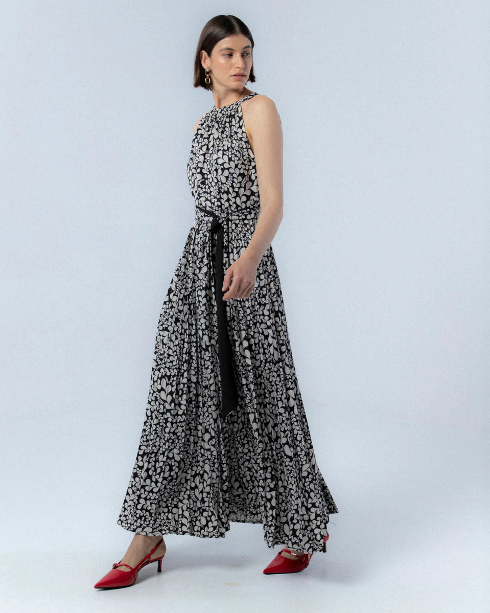 Vestido largo plisado de lunares sin mangas con escoe Halter y lazada