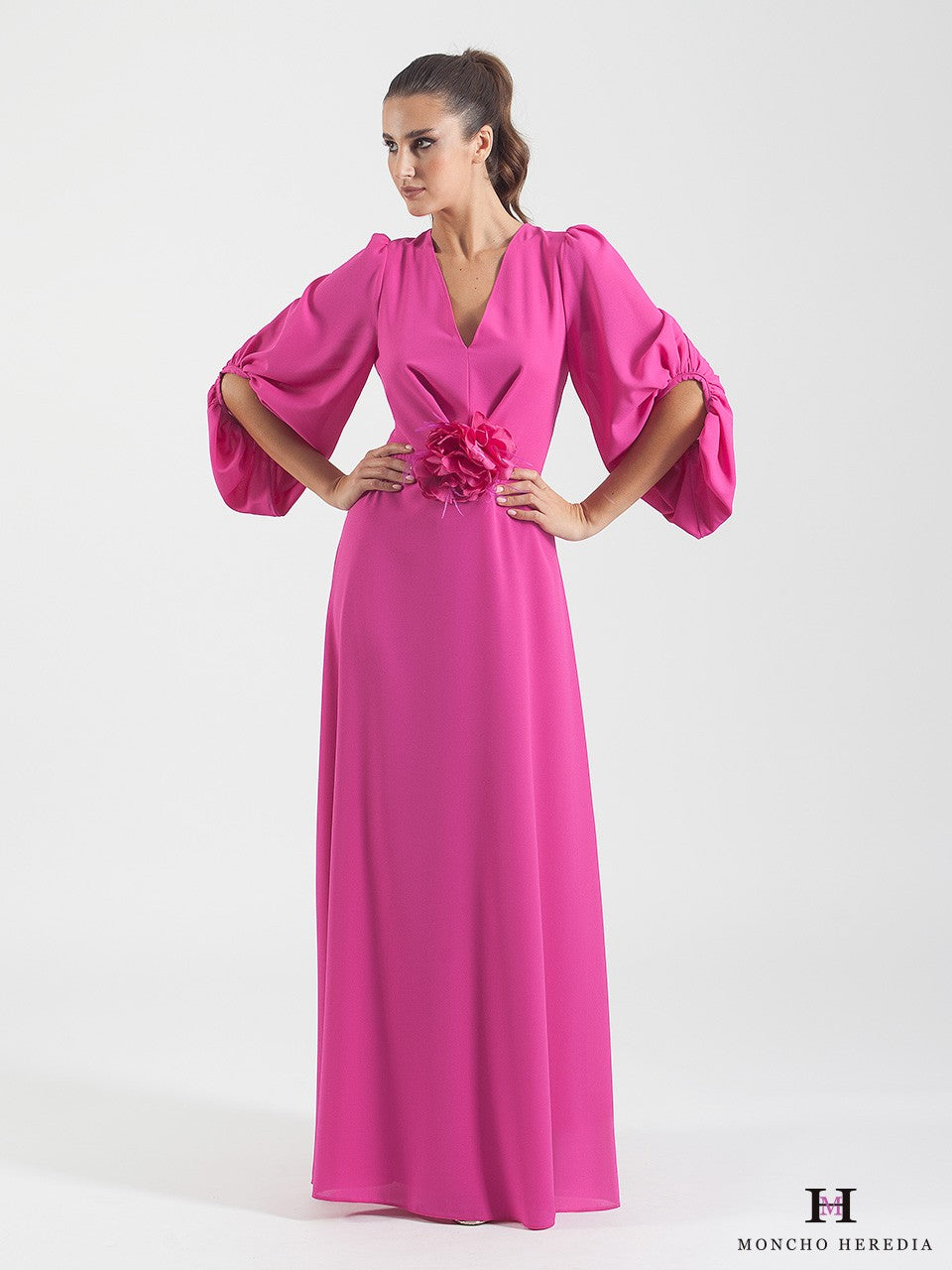 Long chiffon crepe dress with puff sleeves and V-neckline 