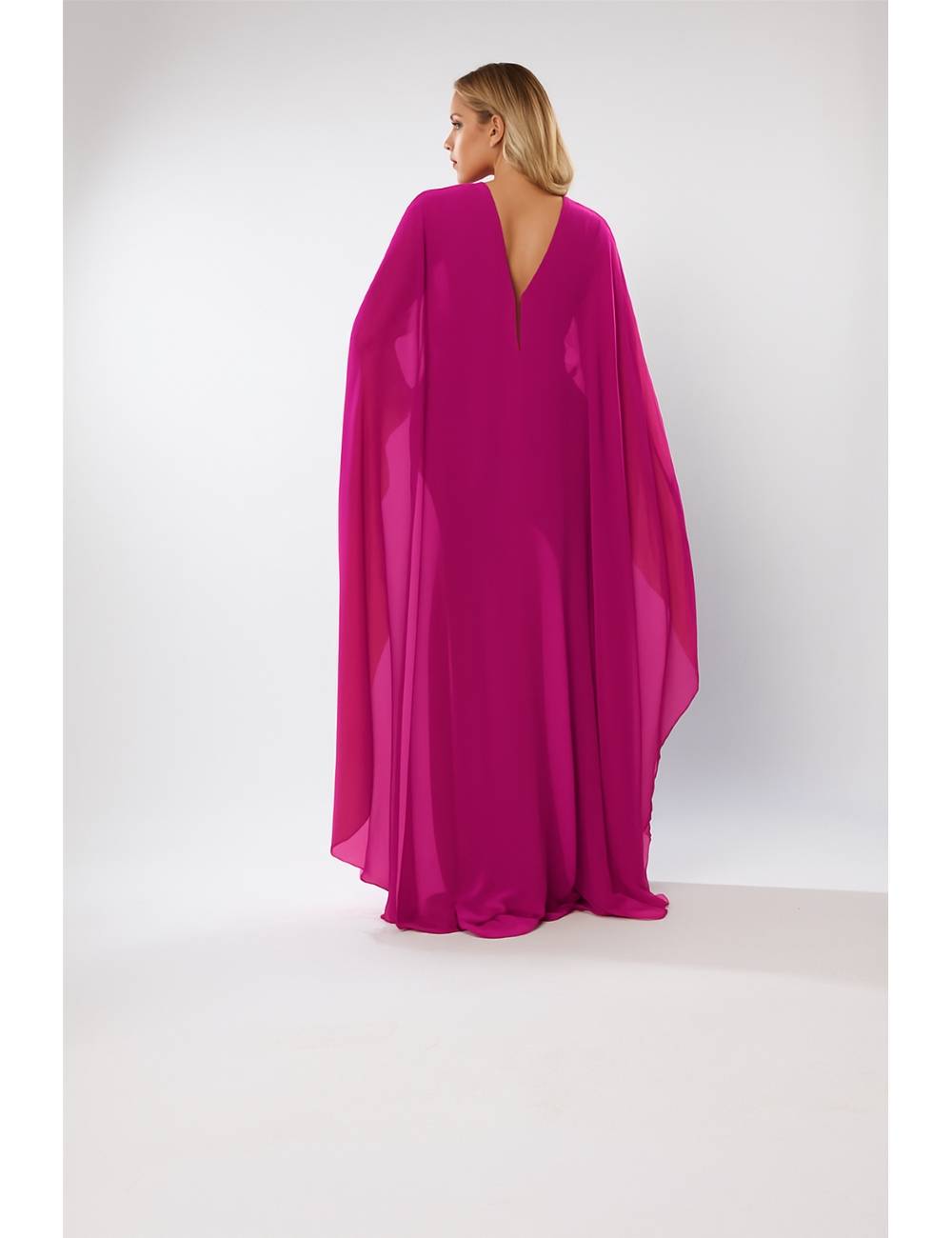 Vestido largo corte sirena de escote profundo con bordado y pedrería